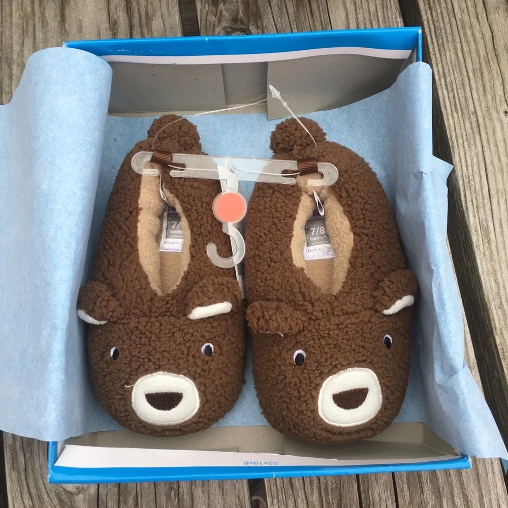 - Carter’s Sz M Toddler Bear Cub Slippers! NEW!